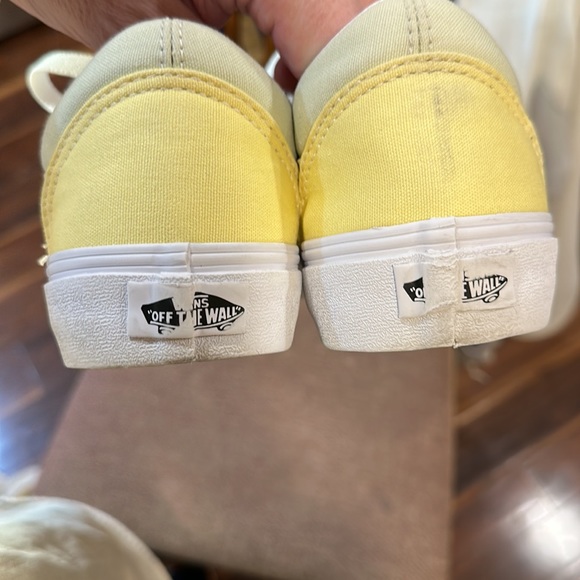 VANS Womens shoes size 9z excellent t used condition. No box - Picture 4 of 7
